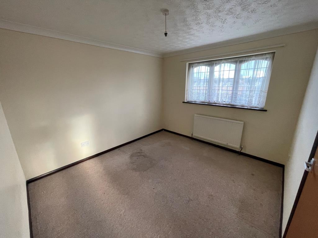 Lot: 135 - THREE-BEDROOM SEMI-DETACHED HOUSE FOR IMPROVEMENT - Bedroom two